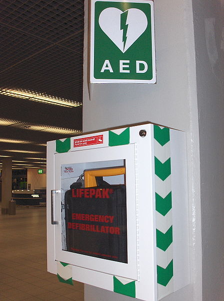 448px-Automated_External_Defibrillator_Amsterdam_airport